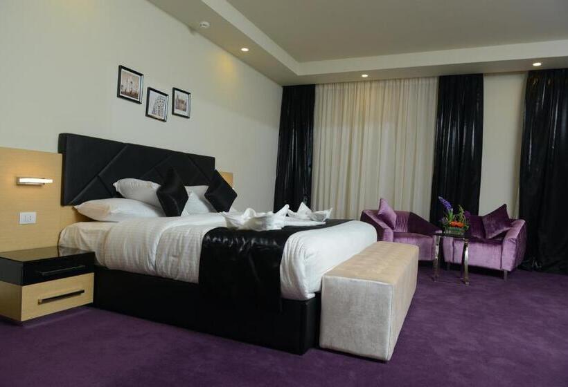 سوییت جونیور با چشمانداز استخر, Eastern Al Montazah