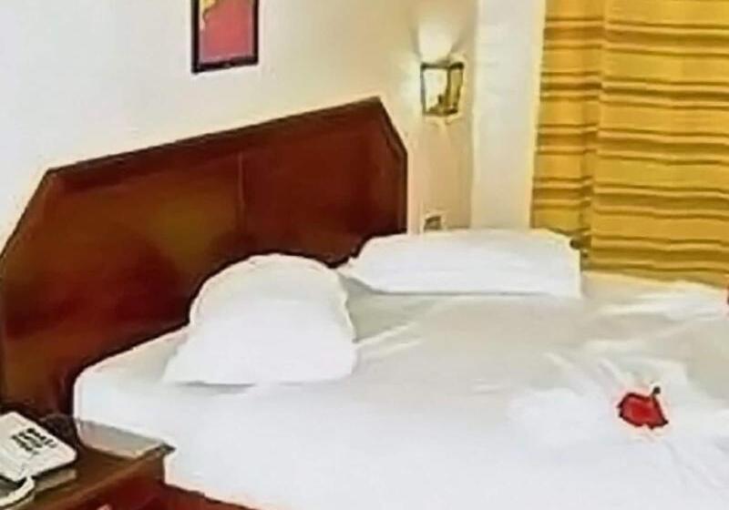 سوییت جونیور با چشمانداز استخر, Eastern Al Montazah