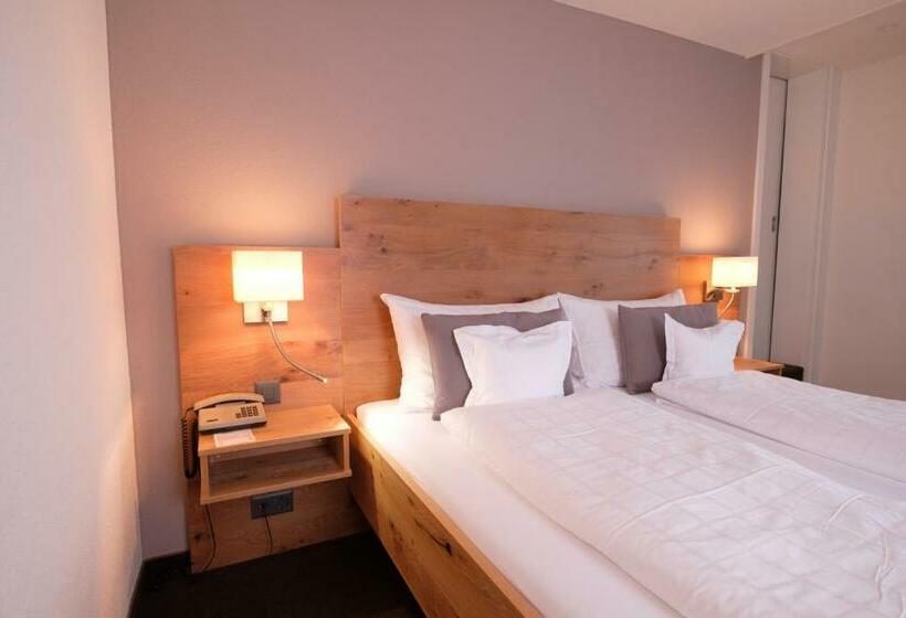 غرفة سوبيريور, Friedheim