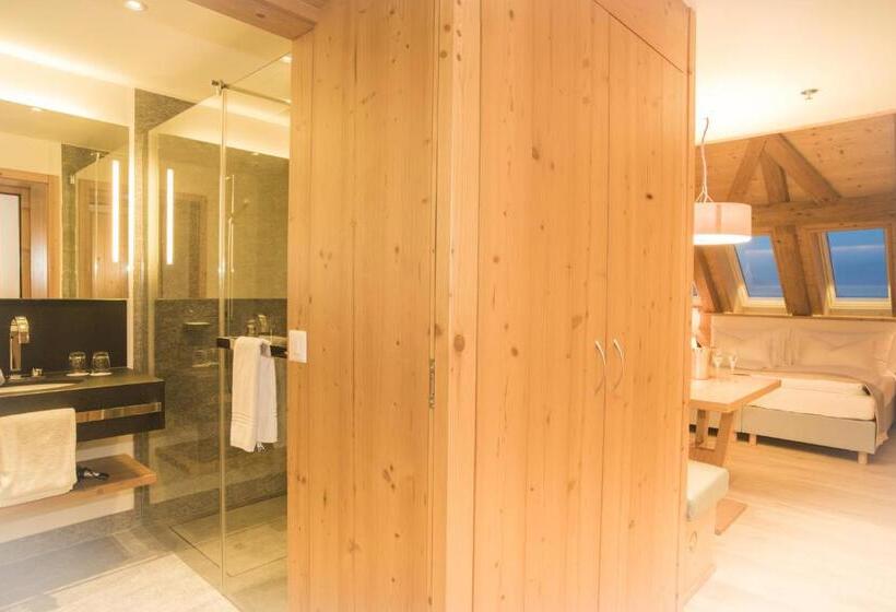 جناح مزود بجاكوزى, Friedheim