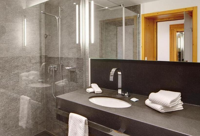 جناح مزود بجاكوزى, Friedheim