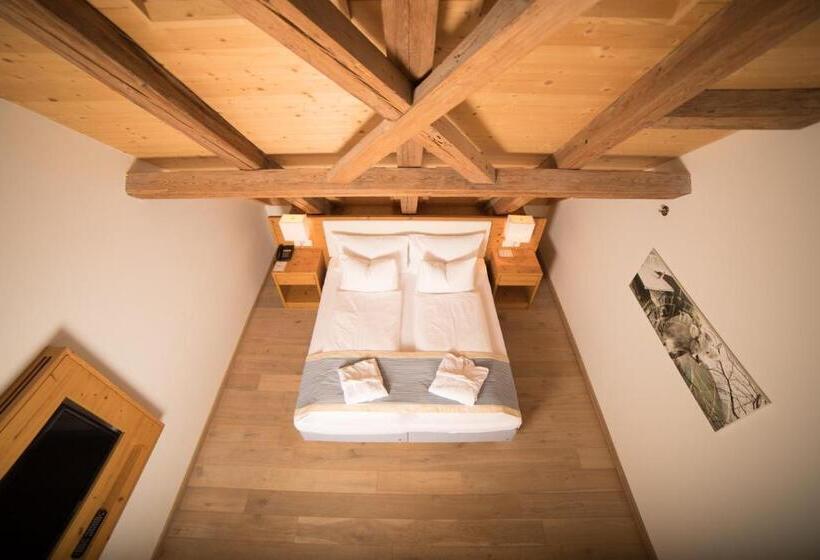 جناح مزود بجاكوزى, Friedheim