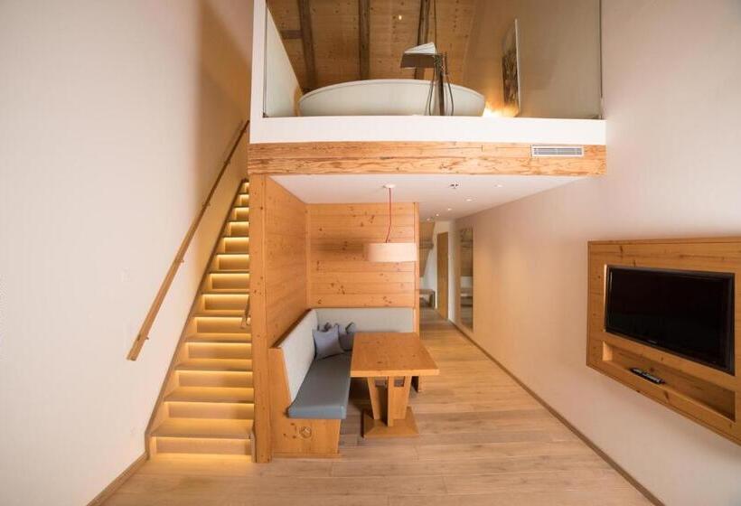 جناح مزود بجاكوزى, Friedheim