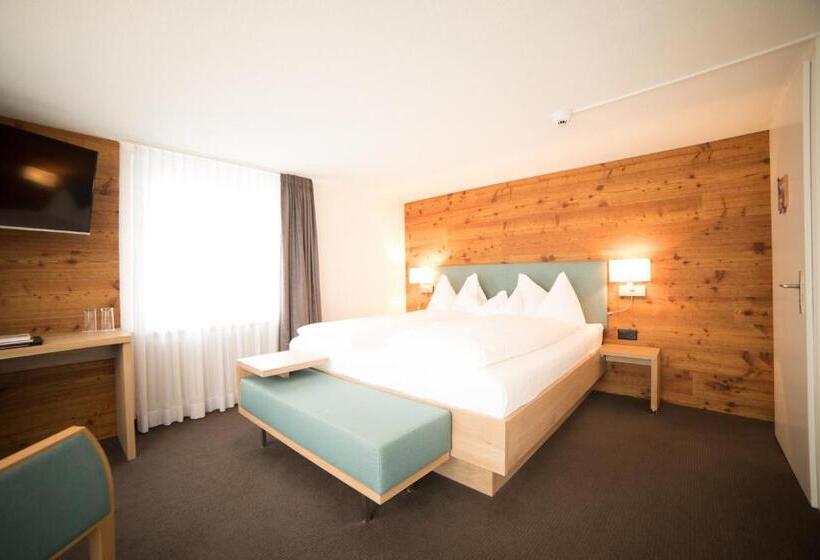 غرفة قياسية مزوَّدة بشُرفة, Friedheim