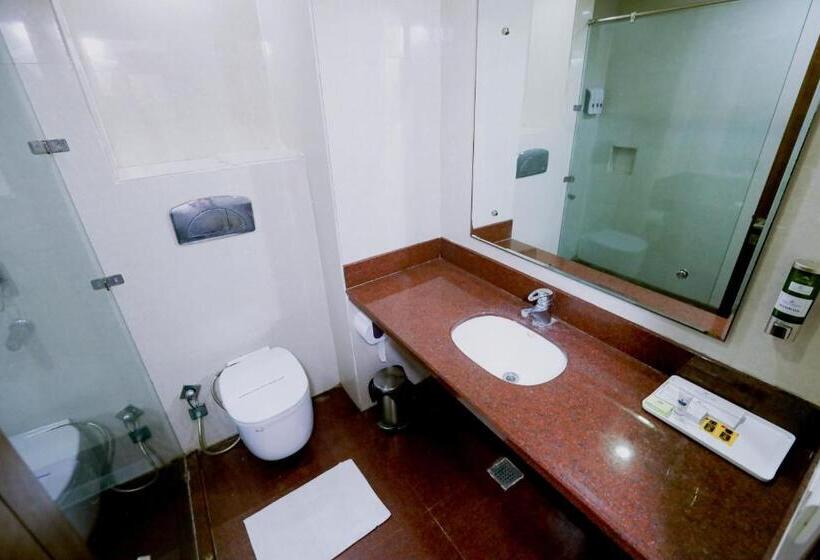 חדר קלאב, Leela Grande