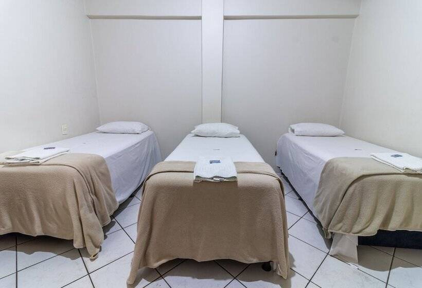 غرفة قياسية ثلاثية, Los Angeles