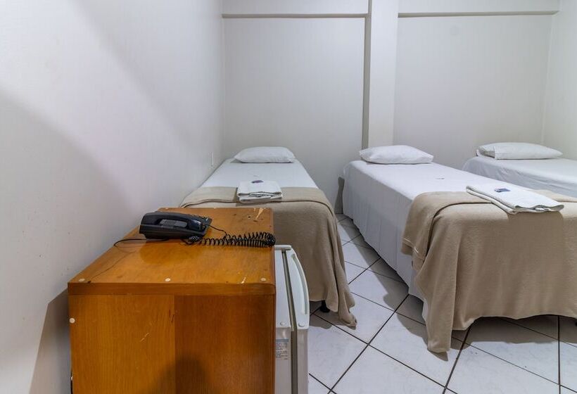 غرفة قياسية ثلاثية, Los Angeles