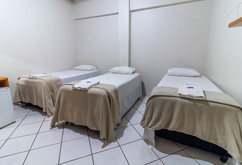 غرفة قياسية ثلاثية, Los Angeles