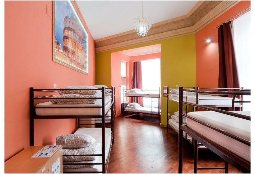 共用房间的床, One World Hostel Kraków