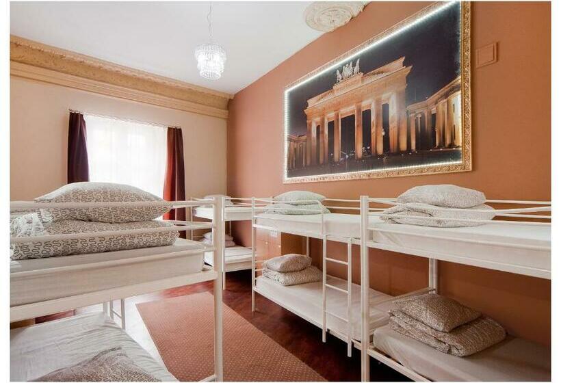 共用房间的床, One World Hostel Kraków