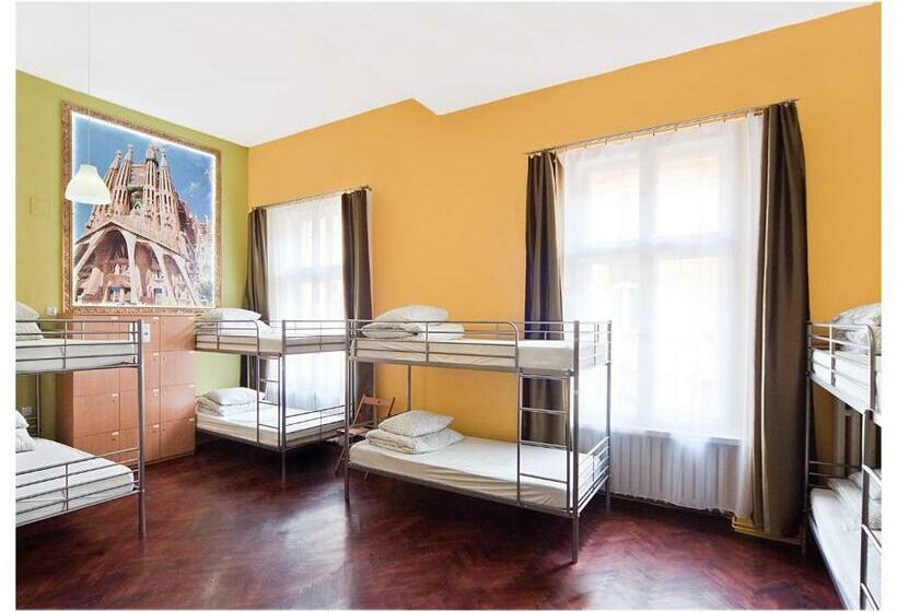 Кровать в Общей Комнате, One World Hostel Kraków
