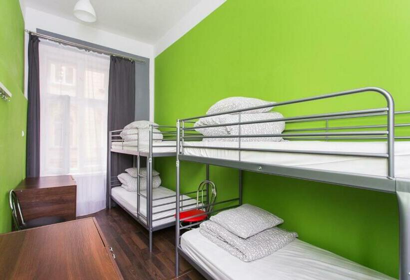 共用房间的床, One World Hostel Kraków