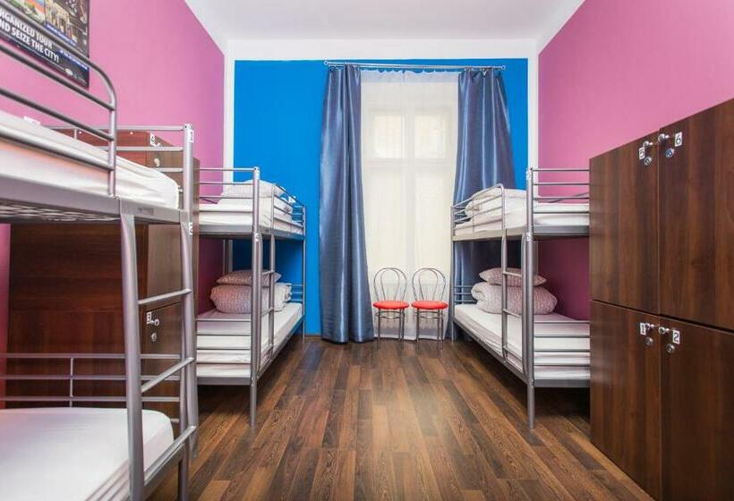 共用房间的床, One World Hostel Kraków