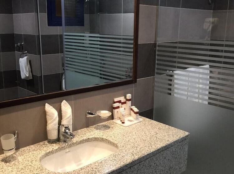 Четырехместный Номер Стандарт, Razana Al Rowdah