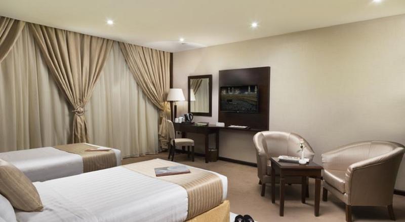 חדר סטנדרט לארבעה, Razana Al Rowdah