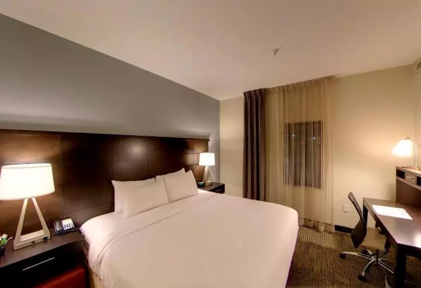 身障者適用キングサイズベッドルーム, Staybridge Suites Ann Arbor   Research Parkway, An Ihg