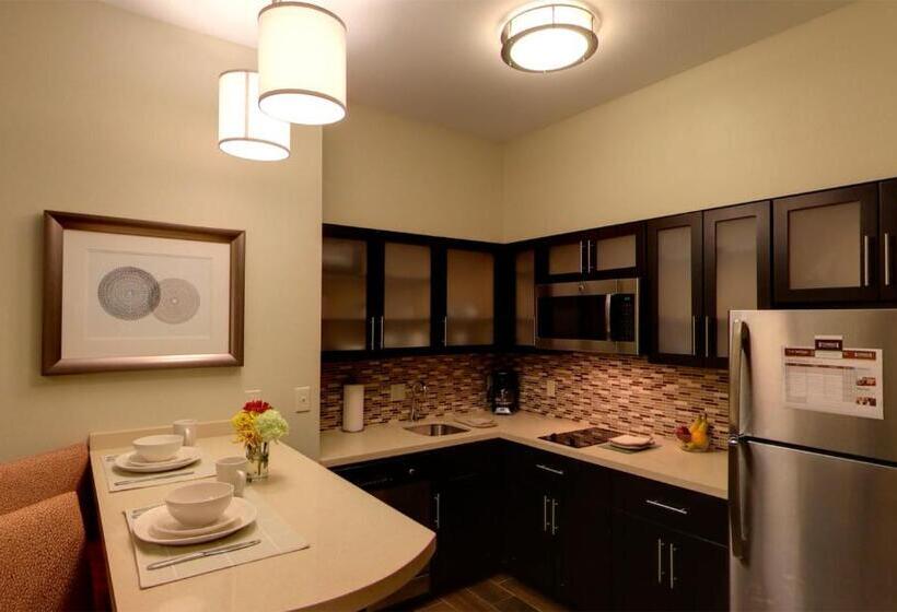 身障者適用キングサイズベッドルーム, Staybridge Suites Ann Arbor   Research Parkway, An Ihg
