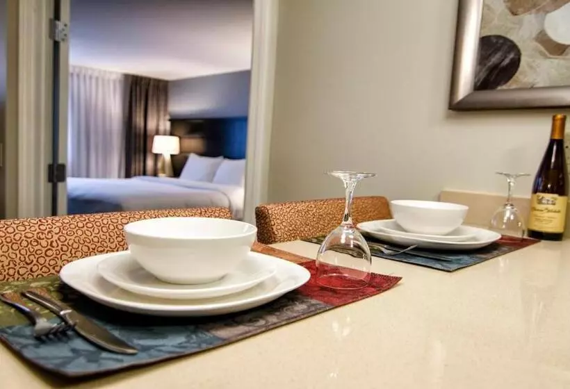 ２ベッドスイートルーム, Staybridge Suites Marquette, An Ihg