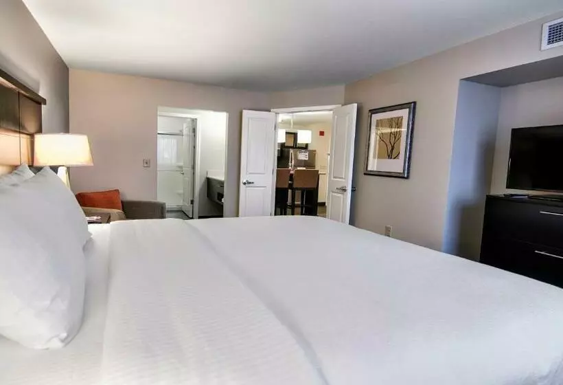 キングサイズベッドのスイートルーム, Staybridge Suites Marquette, An Ihg