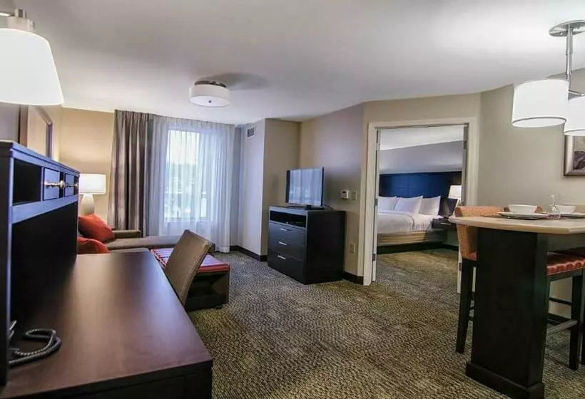 キングサイズベッドのスイートルーム, Staybridge Suites Marquette, An Ihg