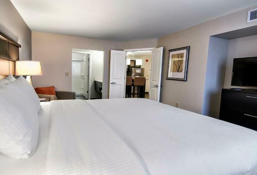 Quarto Estandar Cama King para Deficientes Físicos, Staybridge Suites Marquette, An Ihg