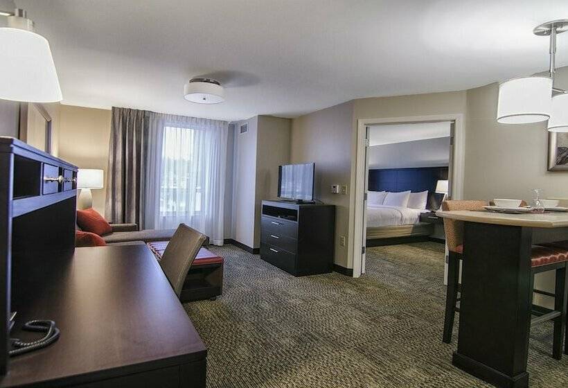 جناح, Staybridge Suites Marquette, An Ihg