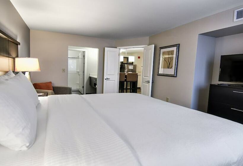 جناح, Staybridge Suites Marquette, An Ihg