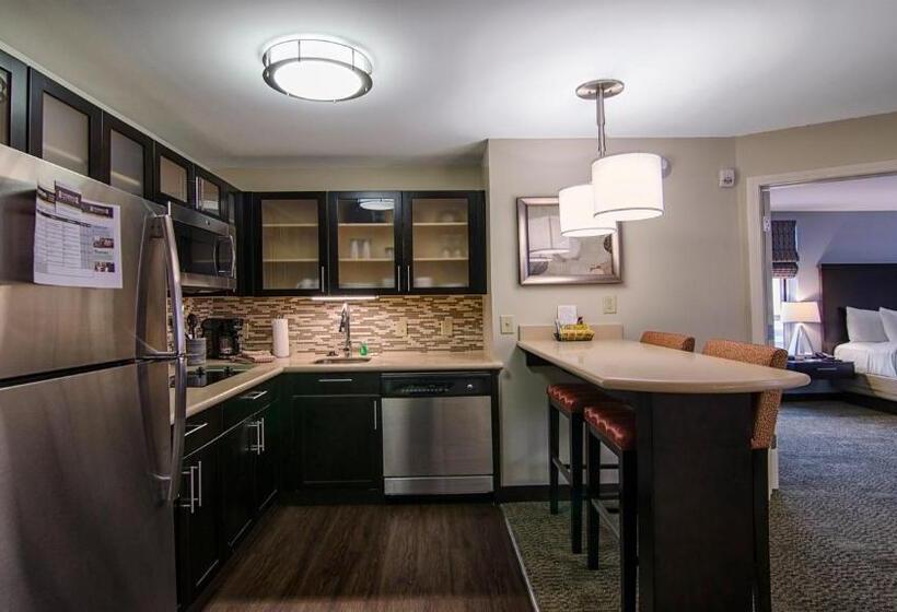 Номер Стандарт Кровать Кинг Адаптированный для Инвалидов, Staybridge Suites Marquette, An Ihg