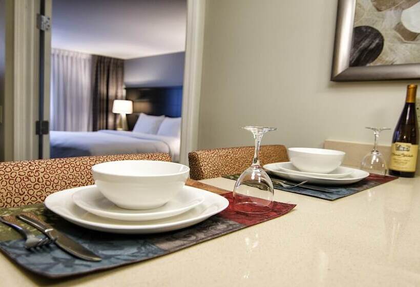 جناح, Staybridge Suites Marquette, An Ihg