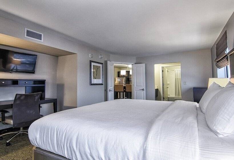 جناح, Staybridge Suites Marquette, An Ihg