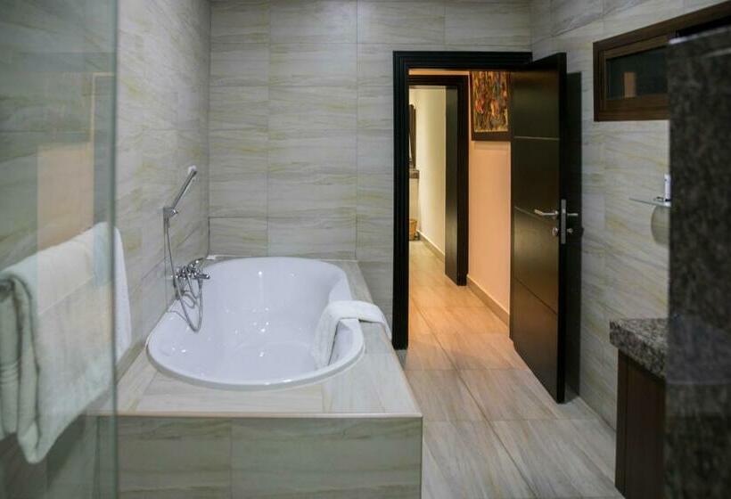 سوییت اجرایی, Twangale Resort & Spa