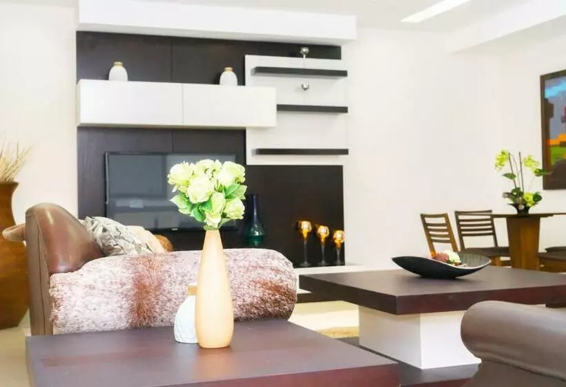 سوییت اجرایی, Twangale Resort & Spa