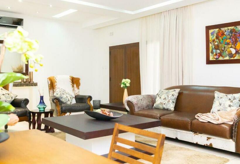 سوییت اجرایی, Twangale Resort & Spa