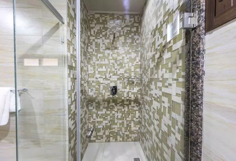 سوییت اجرایی, Twangale Resort & Spa