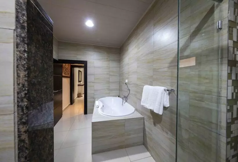 سوییت اجرایی, Twangale Resort & Spa