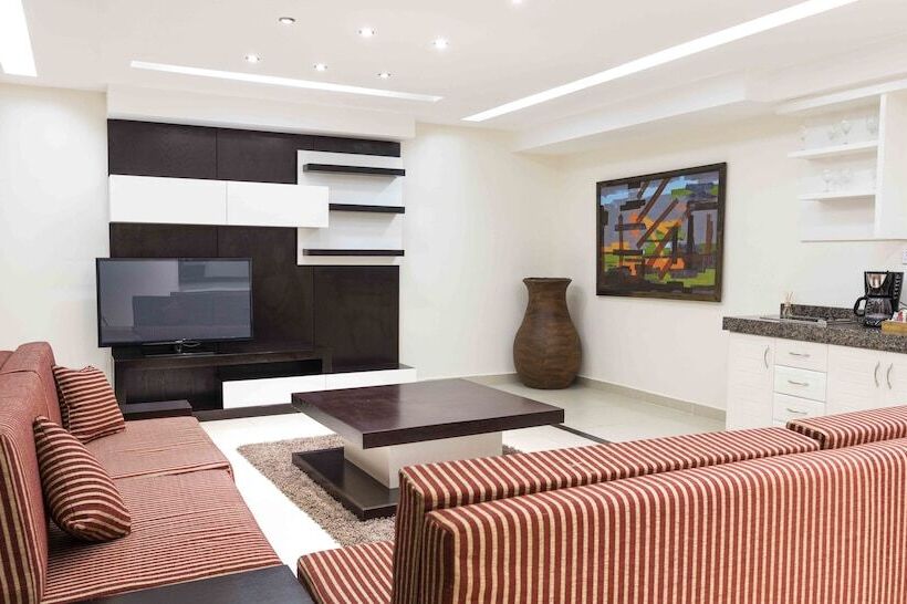 سوییت اجرایی, Twangale Resort & Spa