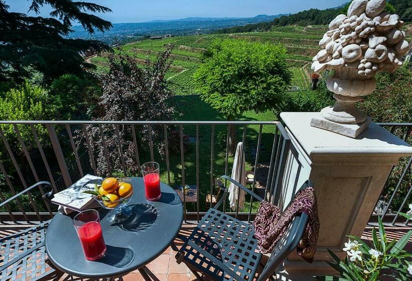 سوییت جونیور با چشم‌انداز دریا, Wine Resort Villagrande