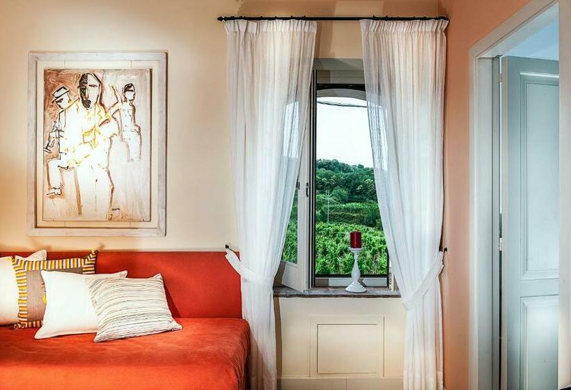 سوییت جونیور با چشم‌انداز دریا, Wine Resort Villagrande