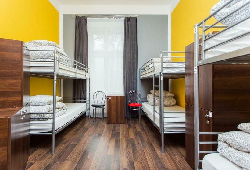 共用房间的床, One World Hostel Kraków