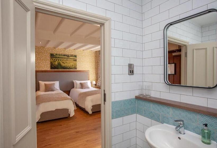 غرفة قياسية, The Woodborough Inn