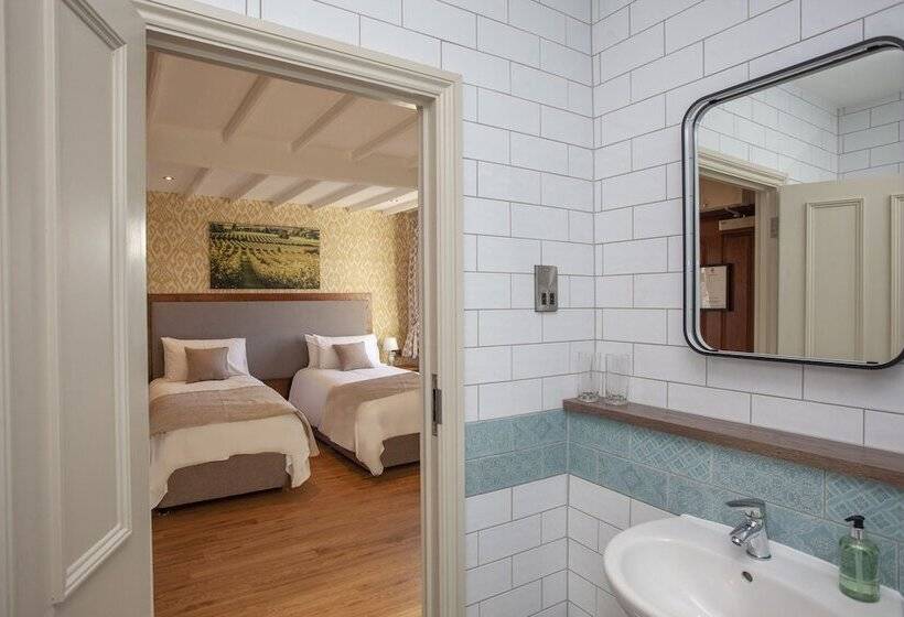 غرفة قياسية, The Woodborough Inn