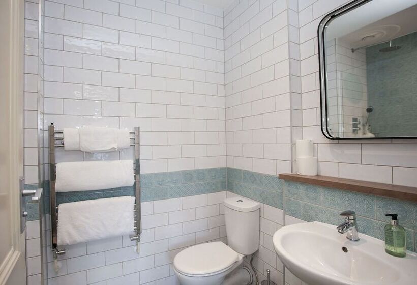 غرفة قياسية, The Woodborough Inn