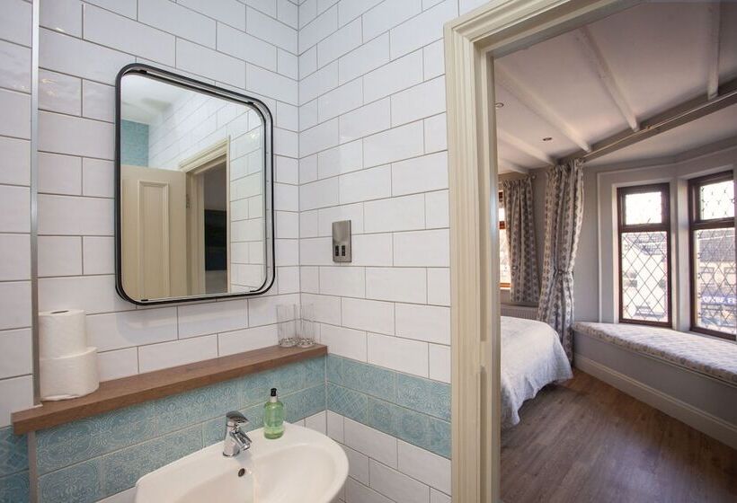 غرفة قياسية, The Woodborough Inn