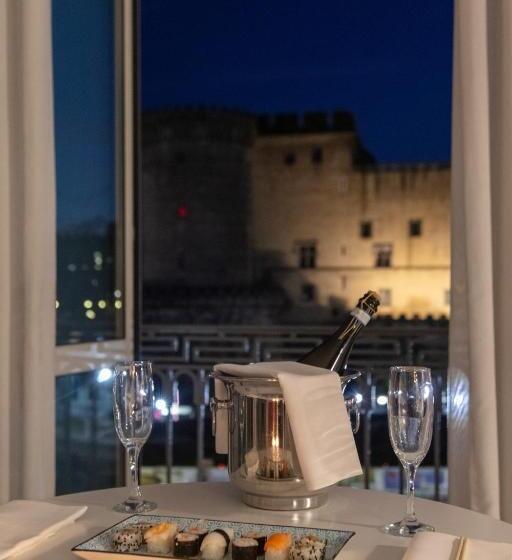 سوئیت با تخت بزرگ, Main   Municipio