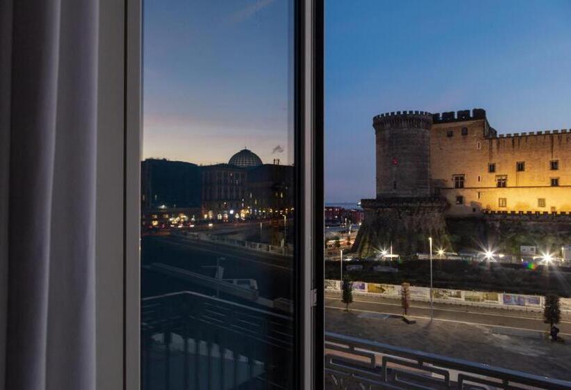 سوئیت با تخت بزرگ, Main   Municipio