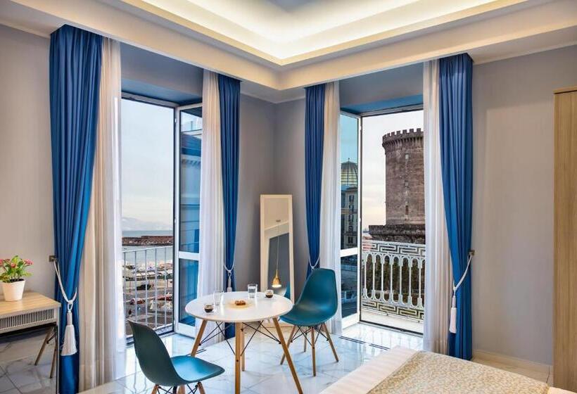 سوئیت با تخت بزرگ, Main   Municipio