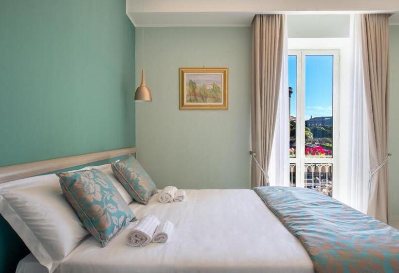 اتاق لوکس با چشم‌انداز دریا, Main   Municipio