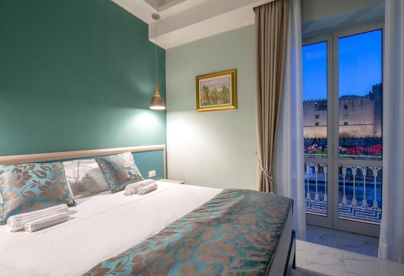 اتاق لوکس با چشم‌انداز دریا, Main   Municipio