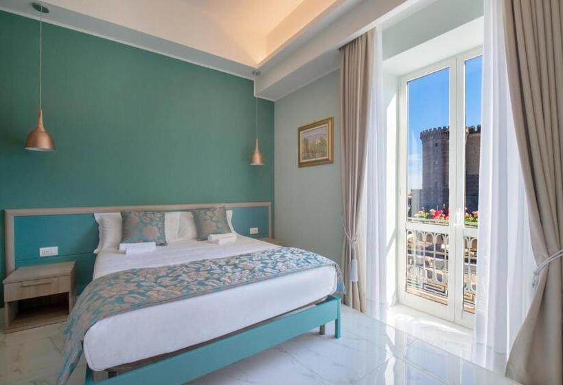 اتاق لوکس با چشم‌انداز دریا, Main   Municipio