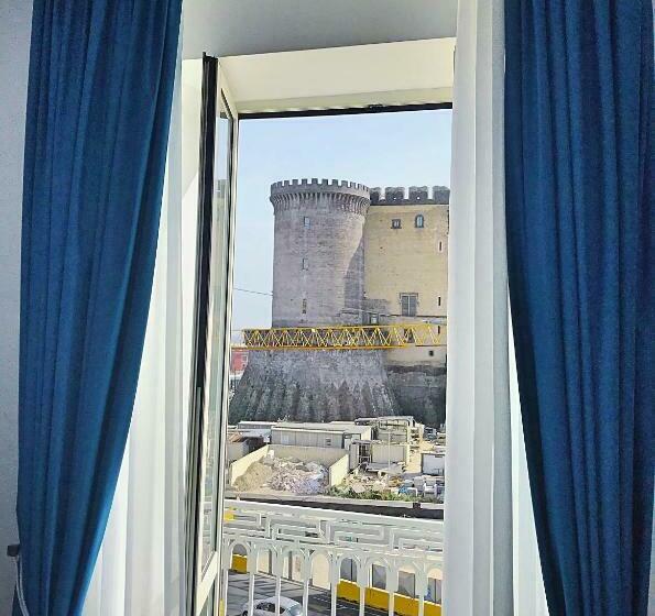 سوئیت با تخت بزرگ, Main   Municipio